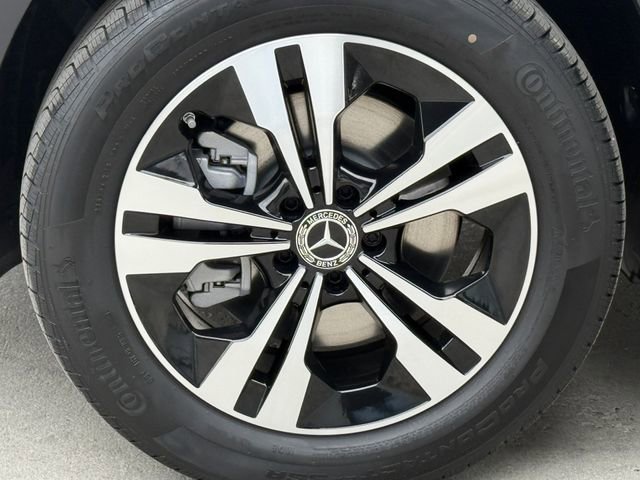 Used 2025 Mercedes-Benz GLB 250 4MATIC image 5