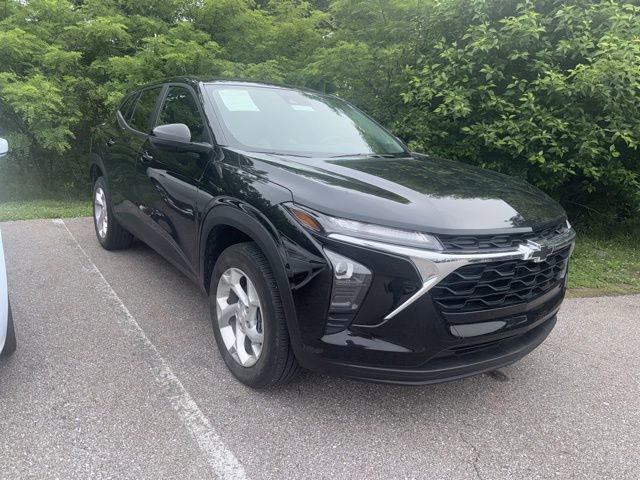 Used 2024 Chevrolet Trax LS w/ LS Convenience Package FWD image 2