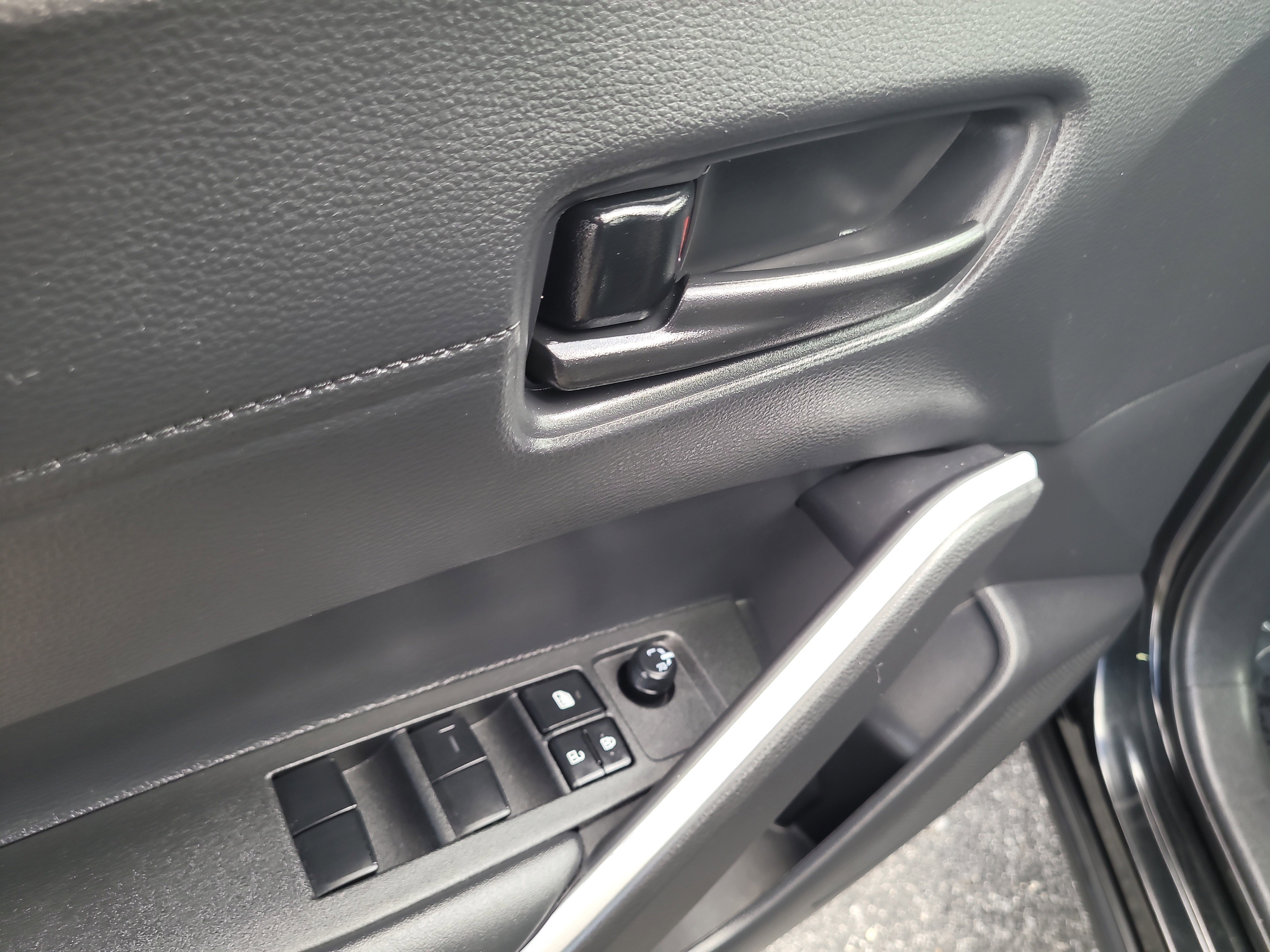 Used 2025 Toyota Corolla Cross LE image 18