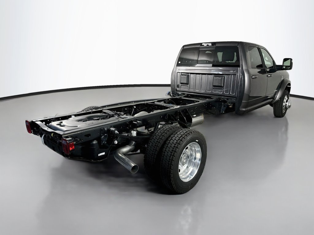 New 2026 RAM 4500 4x4 Crew Cab DRW w/ Laramie Trim Package image 7