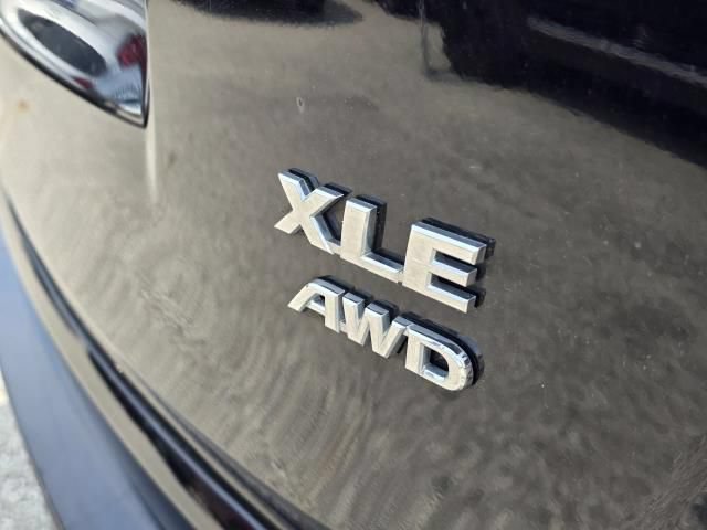 Used 2018 Toyota RAV4 XLE w/ Plus Extra Value Package AWD/4WD image 6