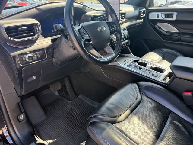 Used 2022 Ford Explorer Platinum w/ Equipment Group 601A AWD/4WD image 16