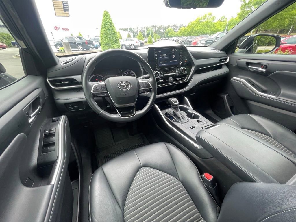 Used 2022 Toyota Highlander XSE FWD image 27