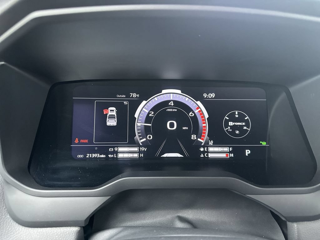 Used 2025 Toyota Tundra Limited AWD/4WD image 12