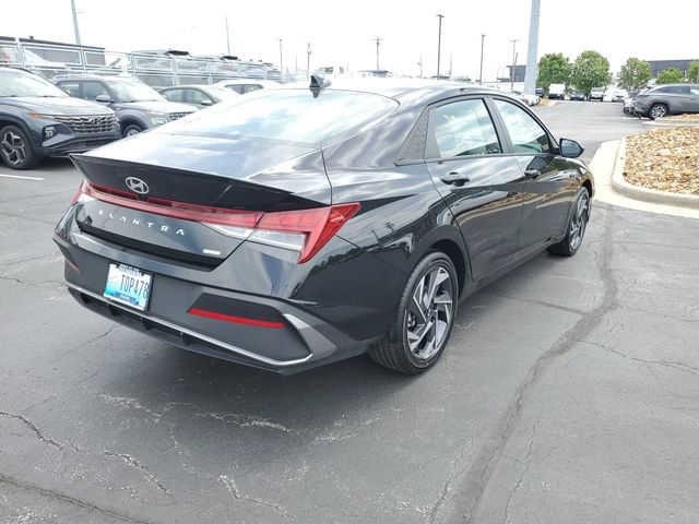 Certified 2025 Hyundai Elantra SEL FWD image 4