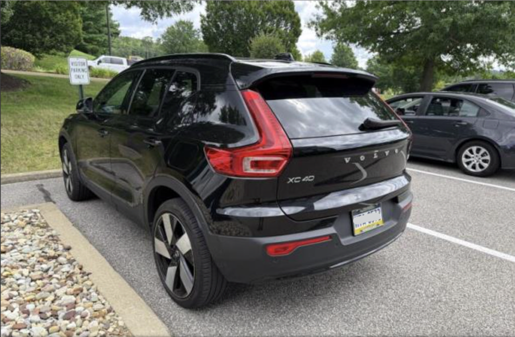 Used 2023 Volvo XC40 Recharge Ultimate w/ Protection Package Premier AWD/4WD image 4
