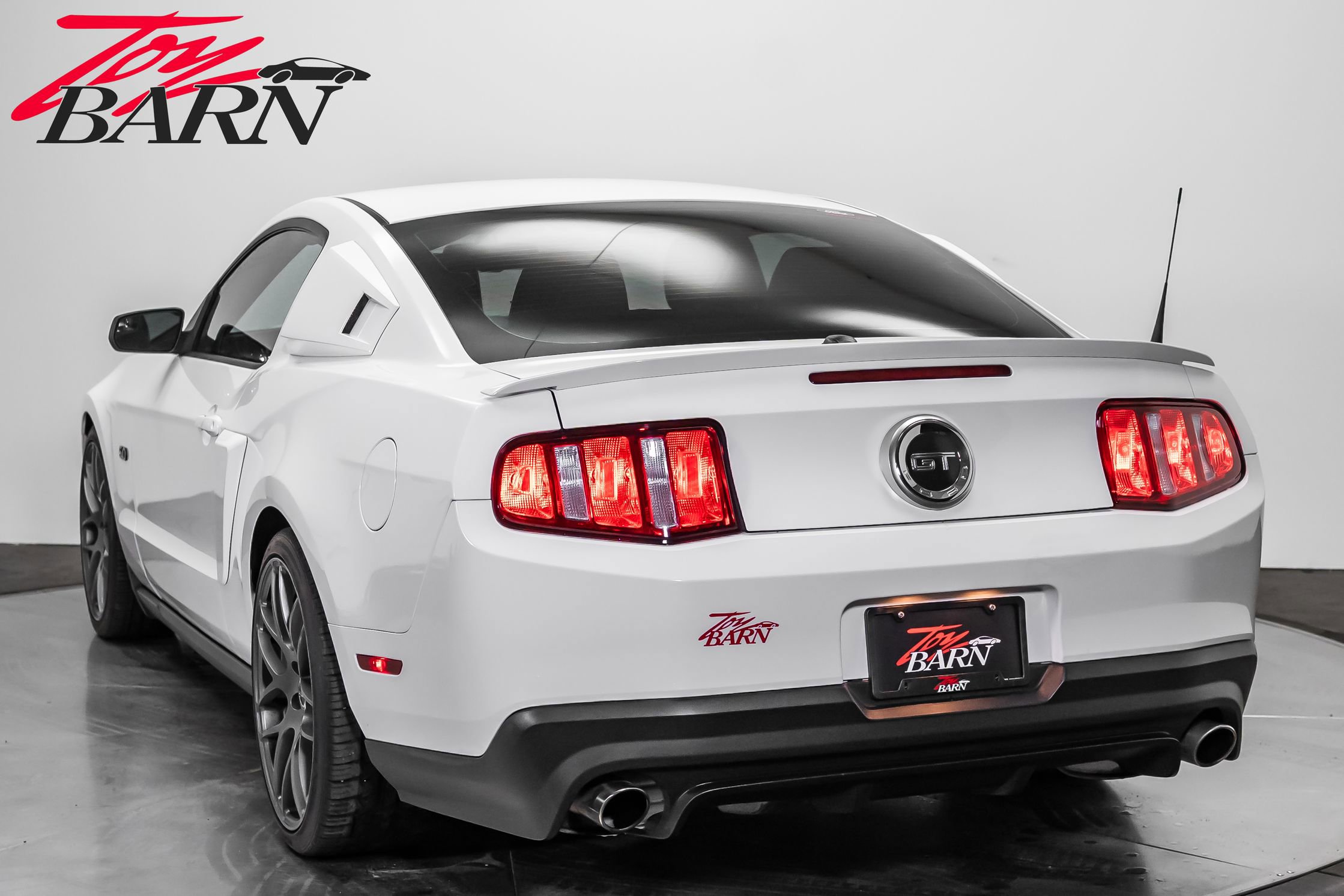 Used 2012 Ford Mustang GT Premium image 11