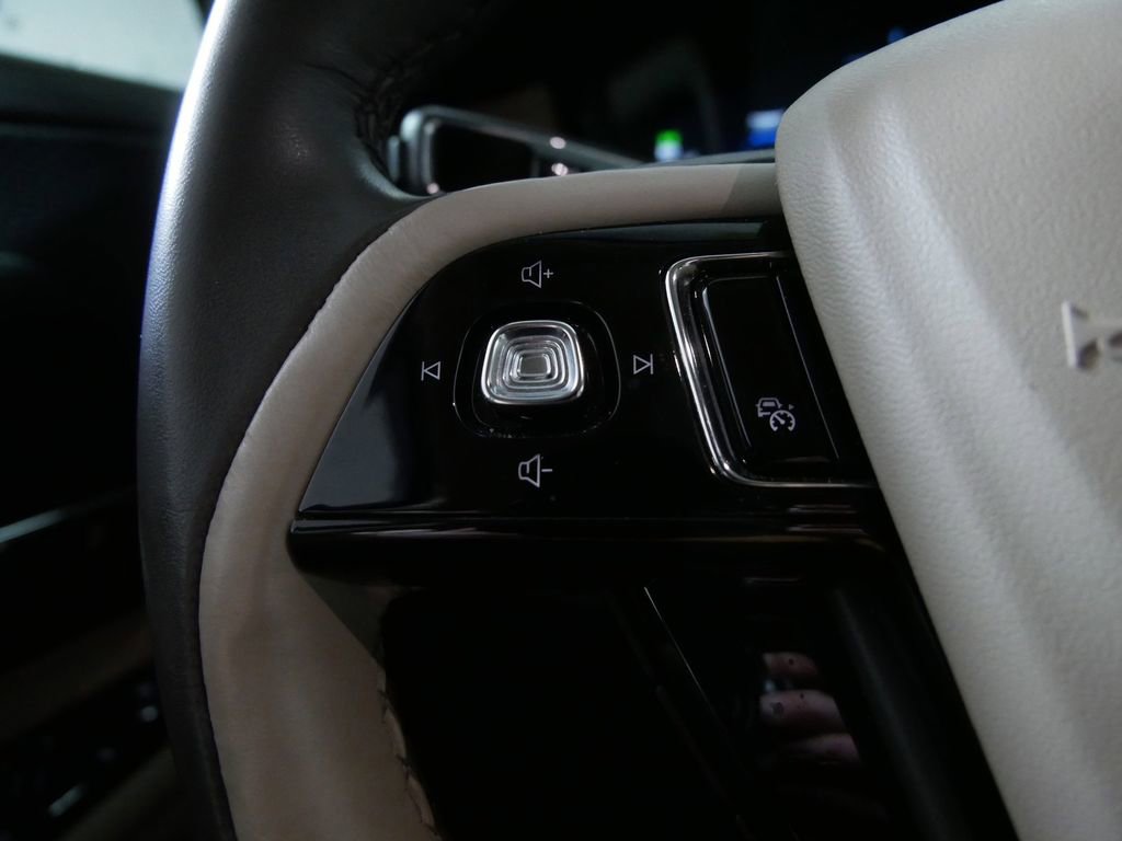 Used 2023 Lincoln Corsair Reserve w/ Jet Appearance Package image 19