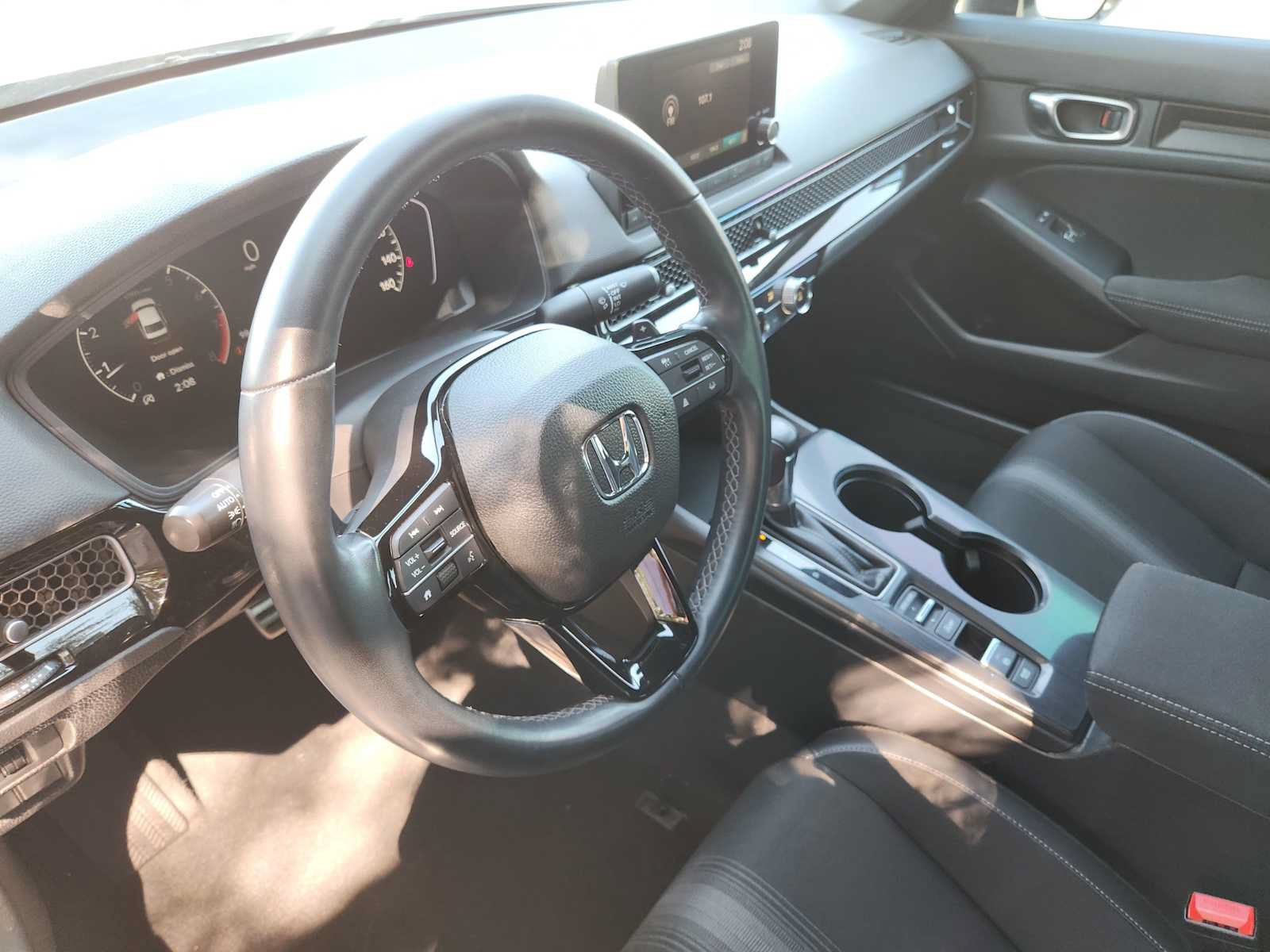 Used 2023 Honda Civic Sport image 2