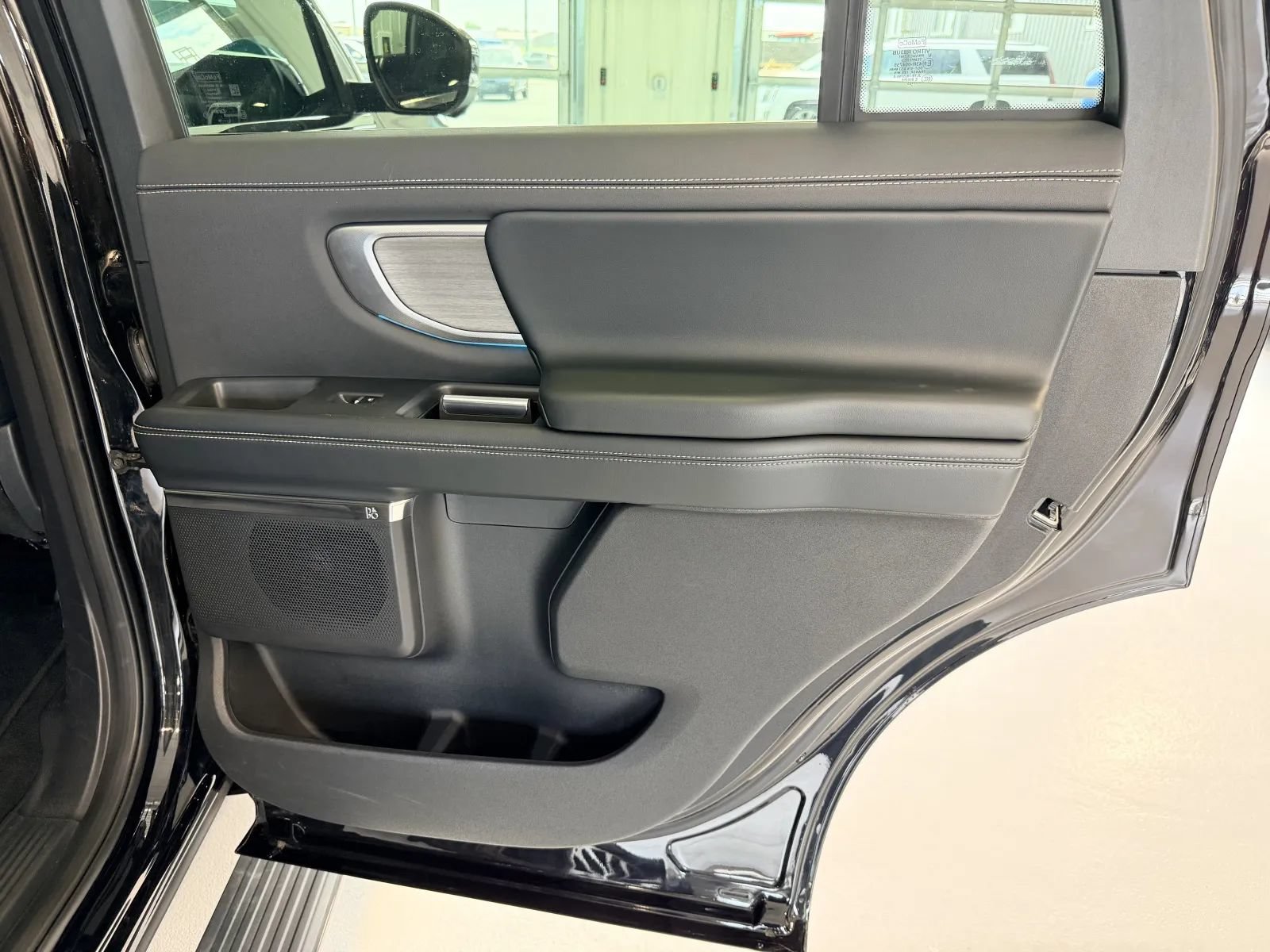 Used 2025 Ford Expedition Platinum AWD/4WD image 21