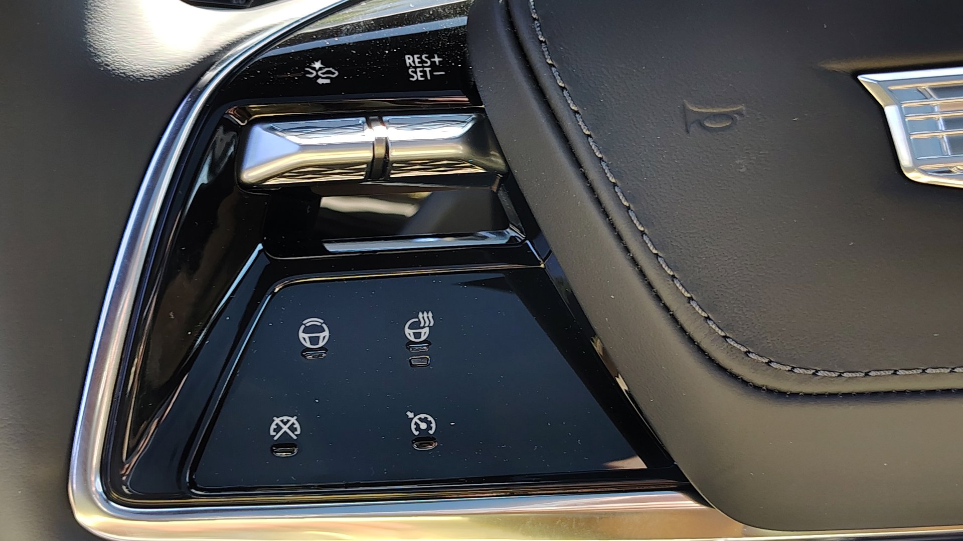 New 2026 Cadillac Lyriq Signature Luxury image 14