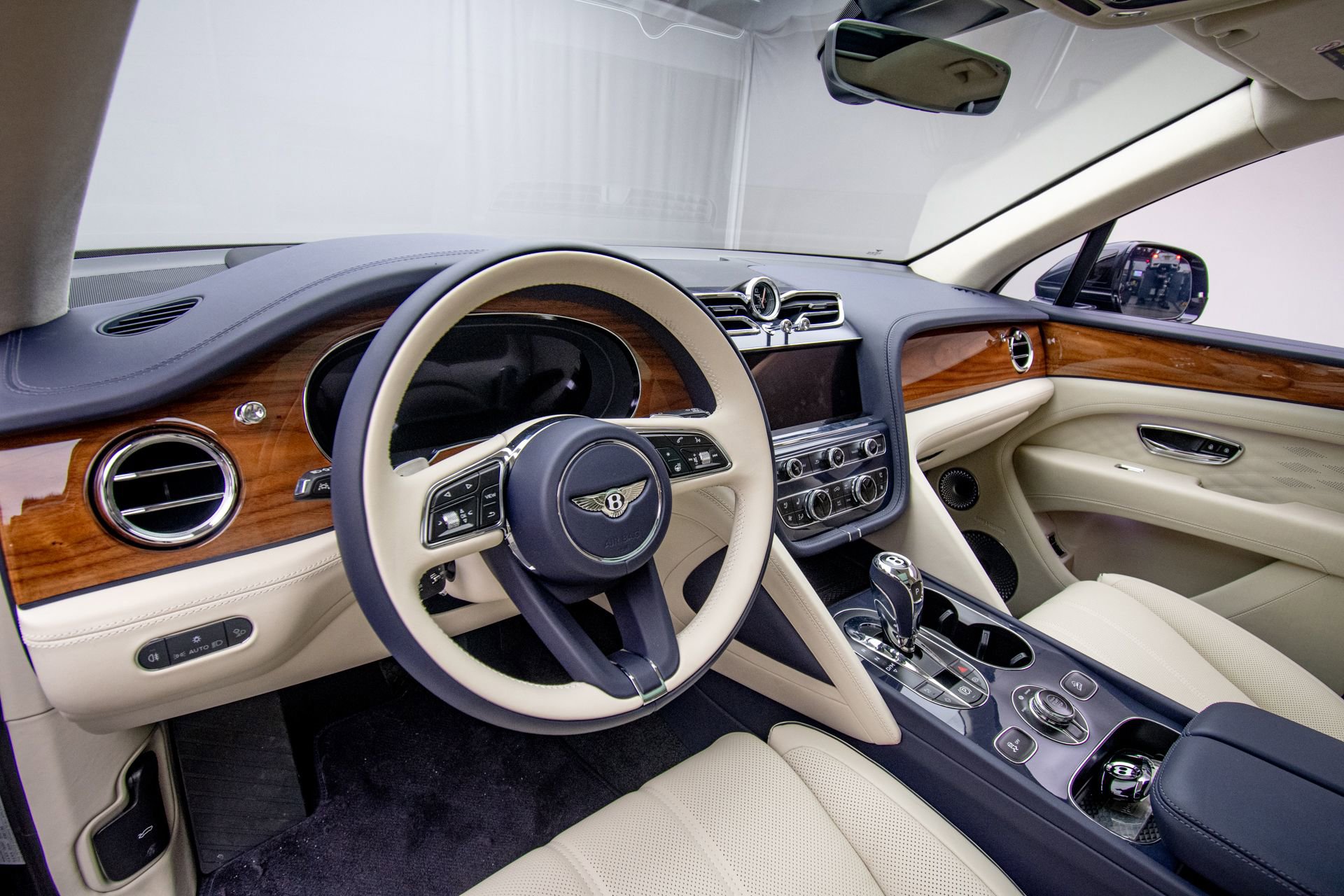 New 2025 Bentley Bentayga image 12