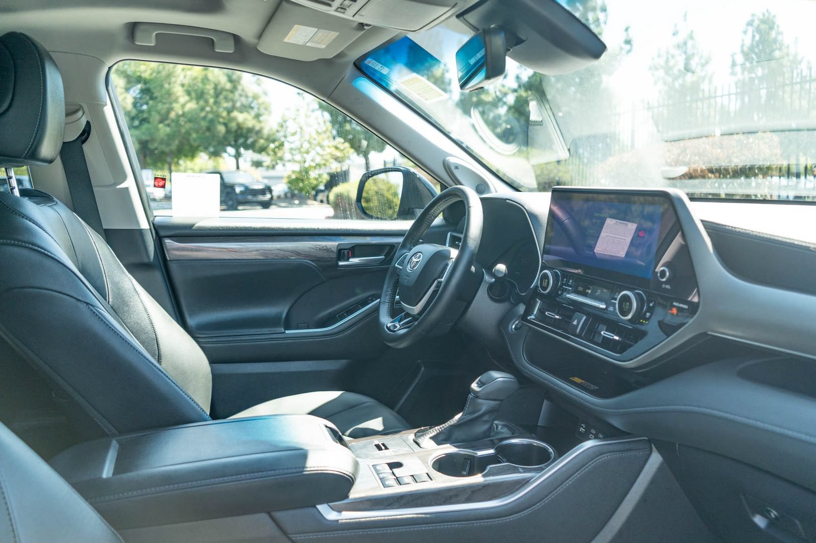 Certified 2025 Toyota Highlander Limited FWD image 21