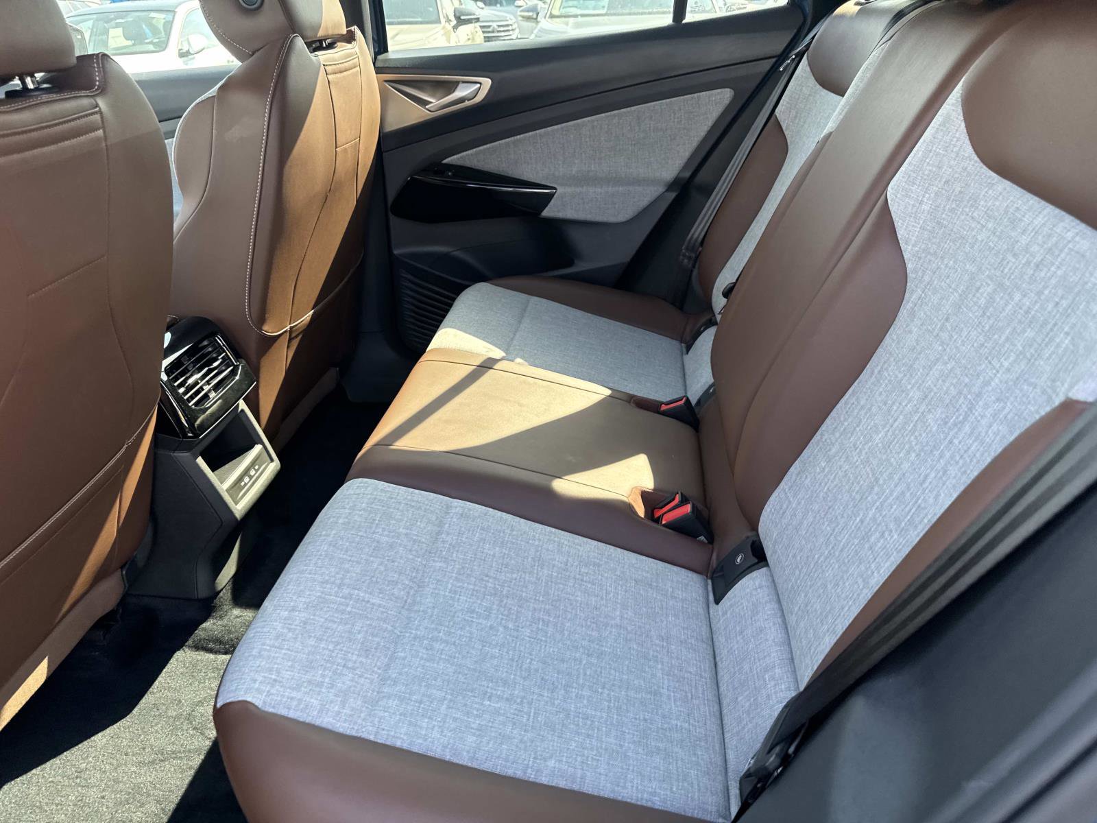 Certified 2025 Volkswagen ID.4 Pro image 12