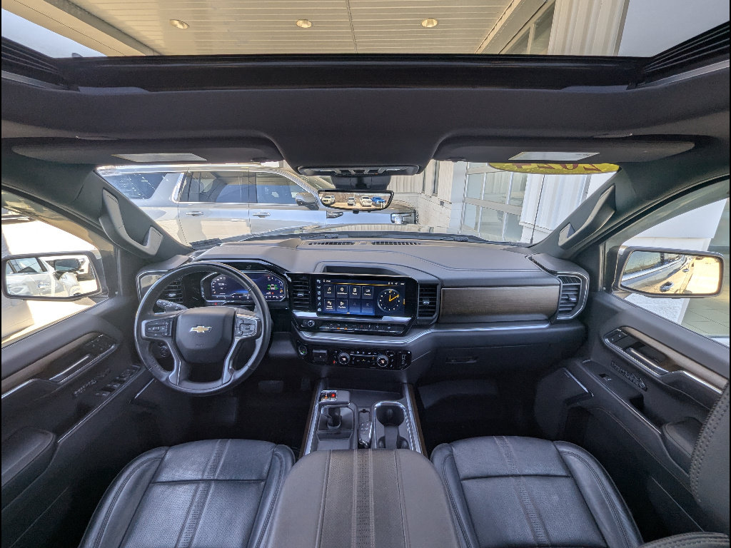 Used 2024 Chevrolet Silverado 1500 High Country w/ Technology Package AWD/4WD image 27