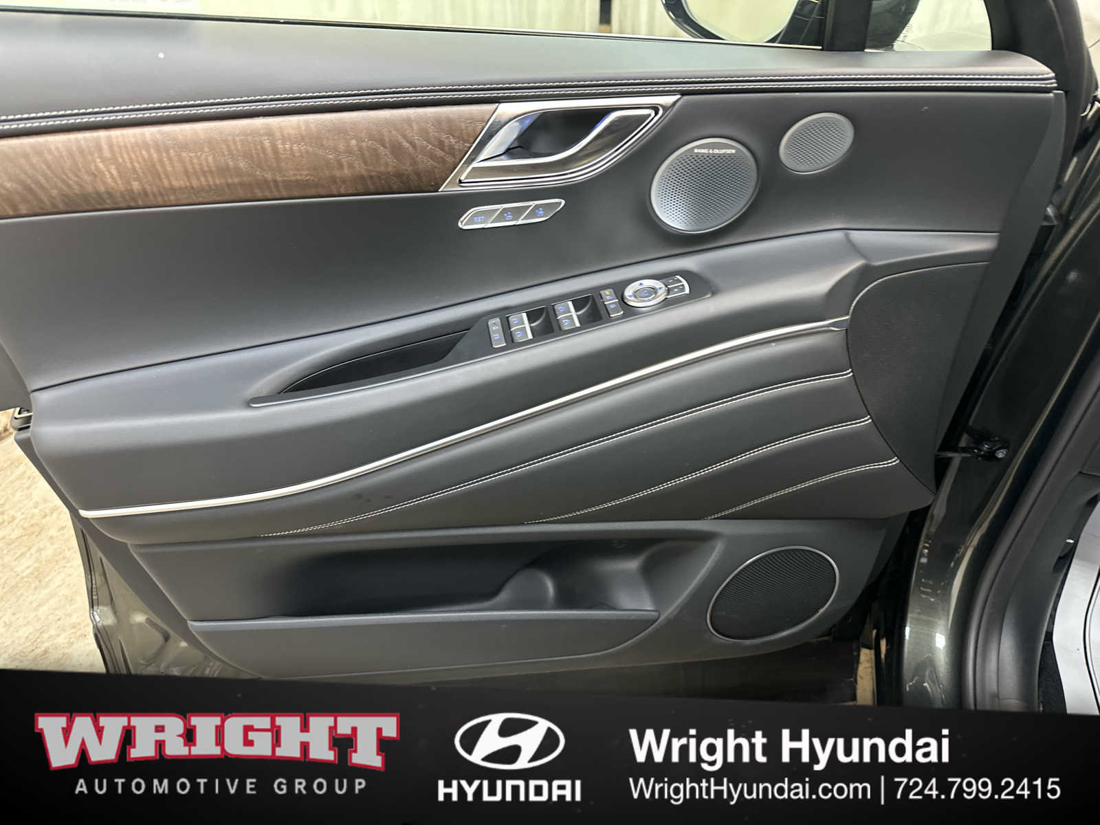 Certified 2025 Genesis GV80 2.5T Prestige image 9