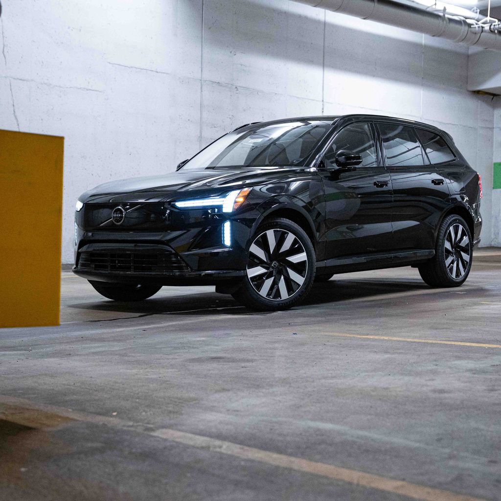 New 2026 Volvo EX90 Ultra AWD/4WD image 1