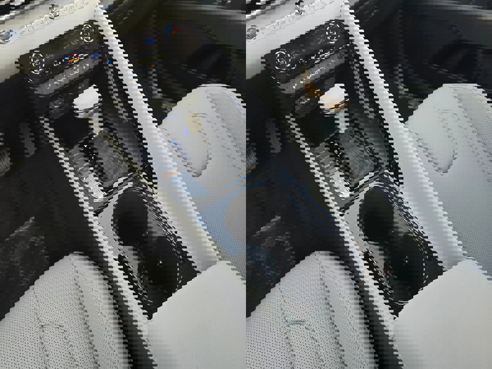 New 2025 Hyundai Elantra Limited image 16