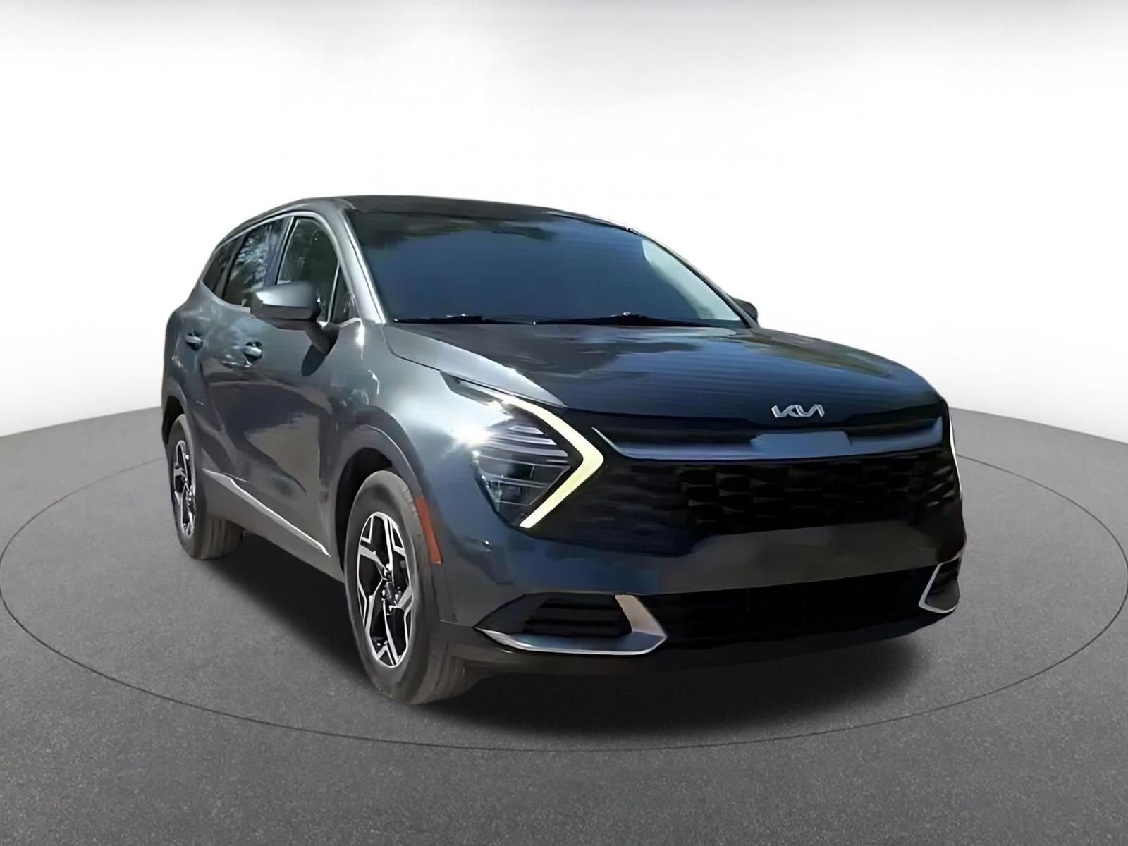 Used 2024 Kia Sportage LX image 2