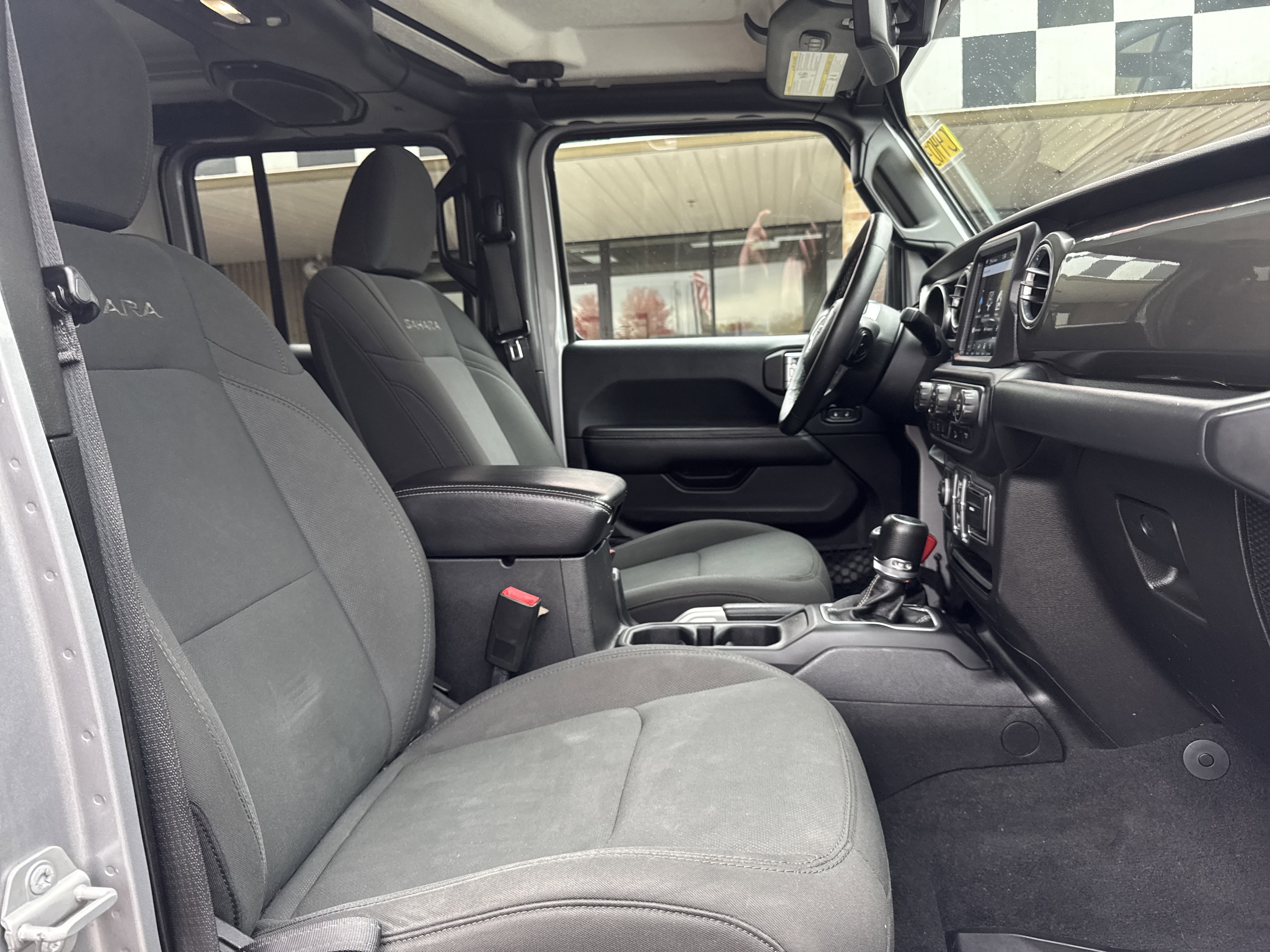 Used 2018 Jeep Wrangler Unlimited Sahara image 24