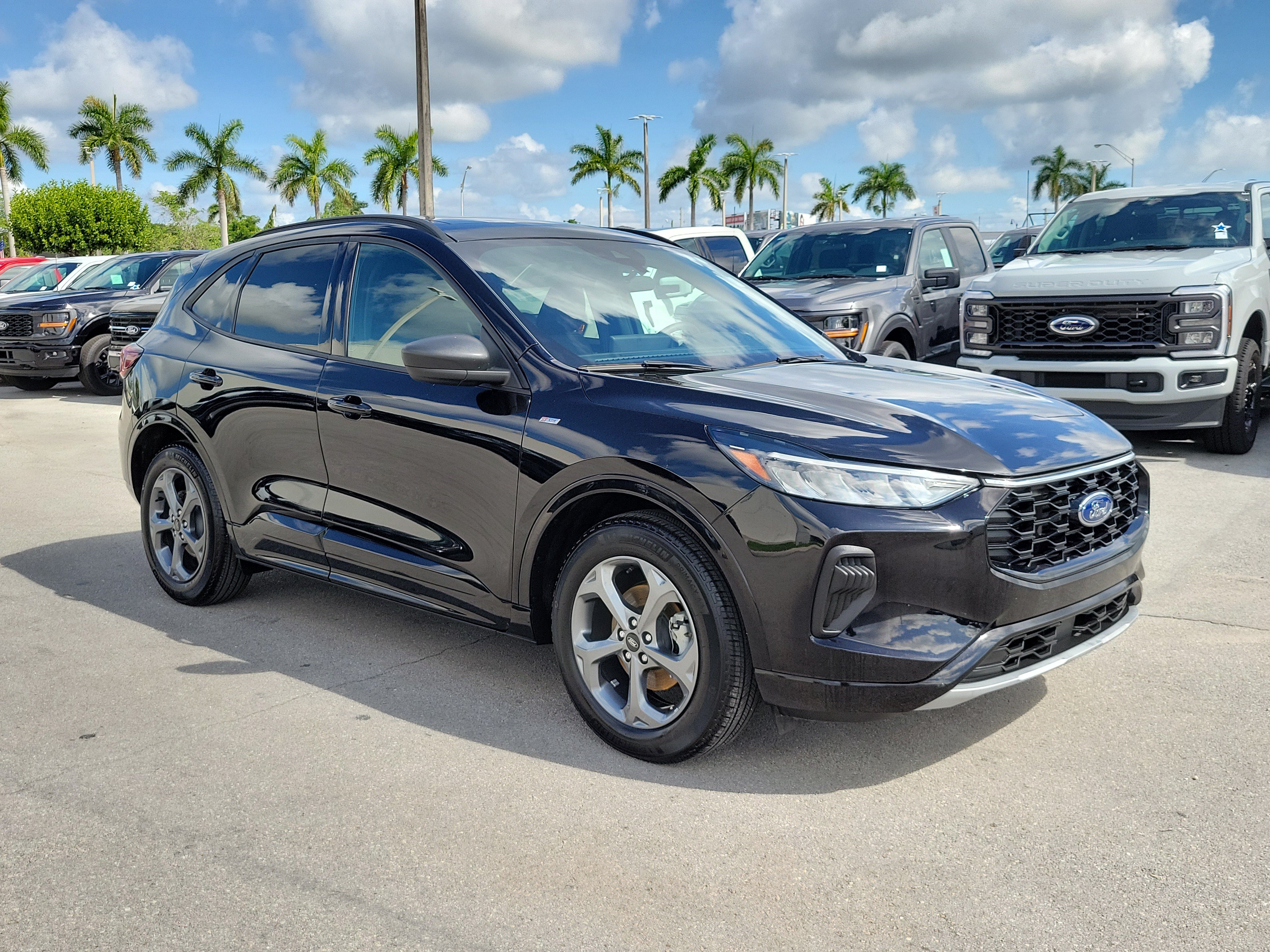 Used 2024 Ford Escape ST-Line w/ Tech Pack #1 FWD image 3