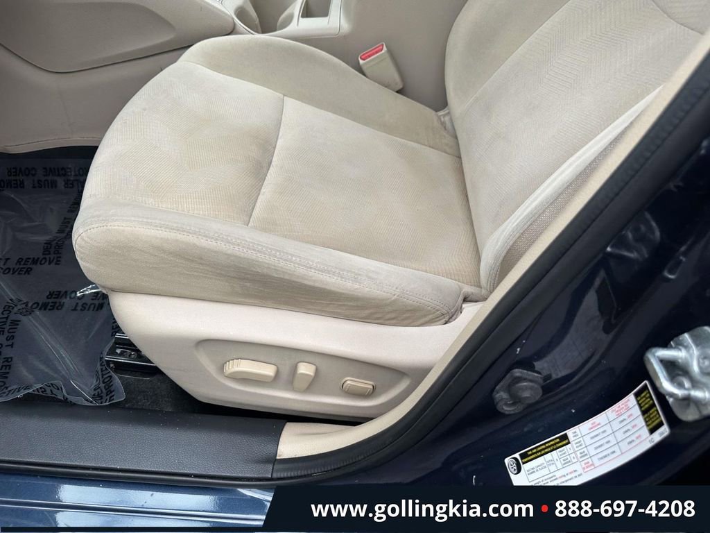 Used 2016 Nissan Rogue SV FWD image 16
