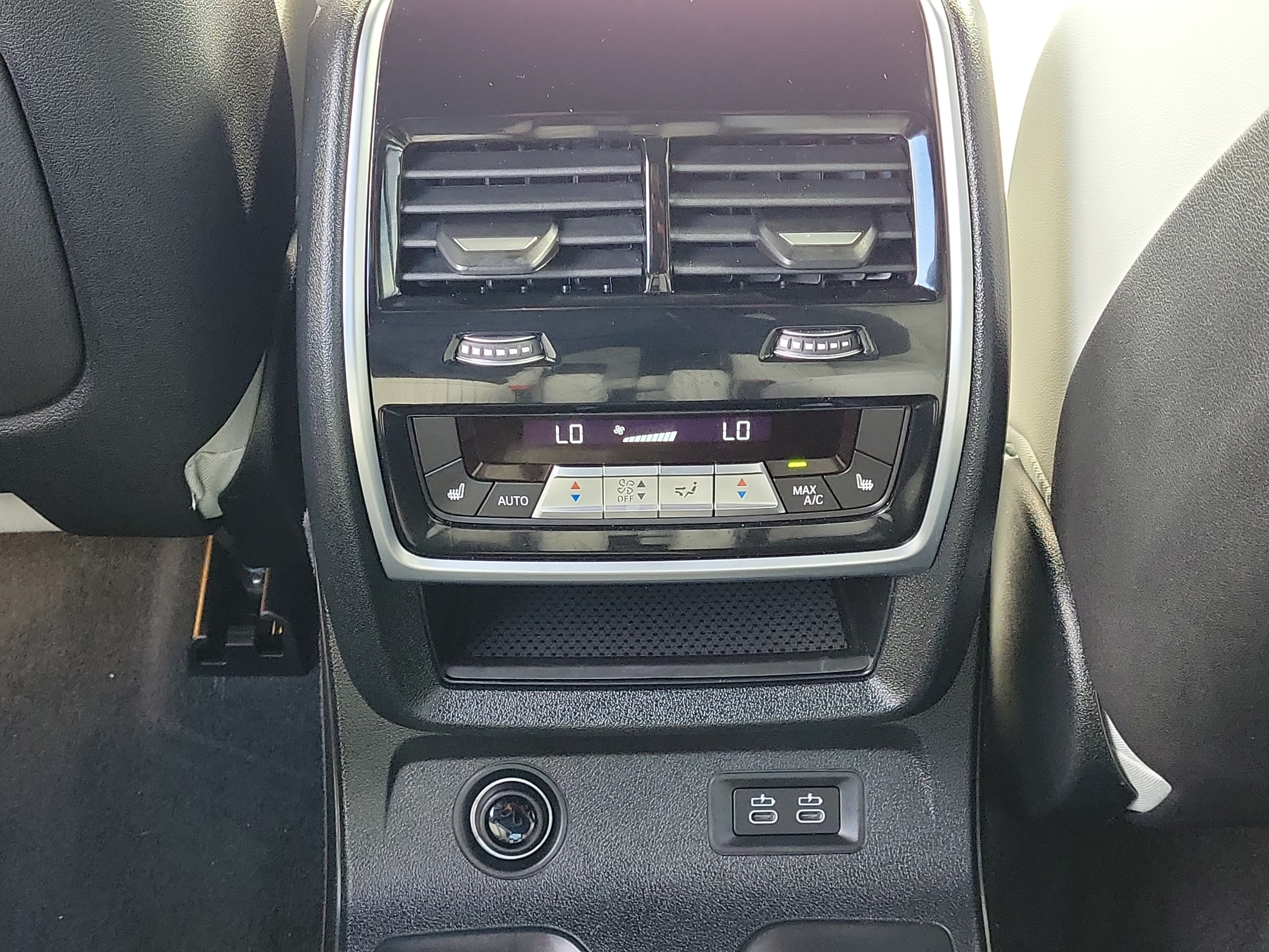 Used 2027 BMW X7 xDrive40i w/ M Sport Package AWD/4WD image 12