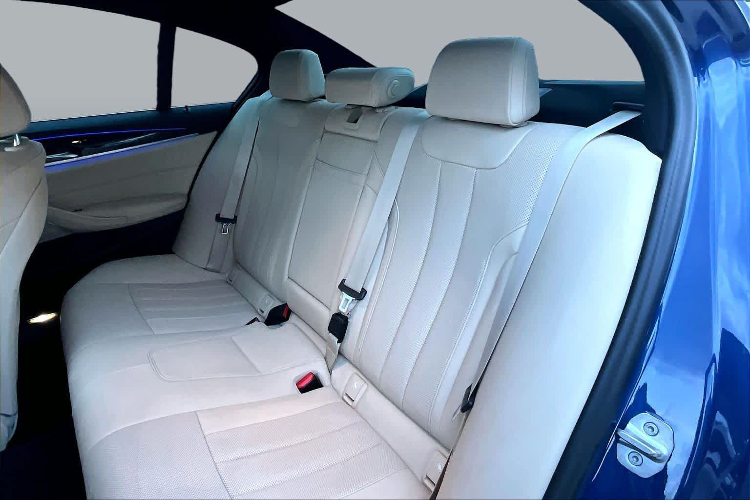 Used 2023 BMW 530i w/ Premium Package RWD image 21