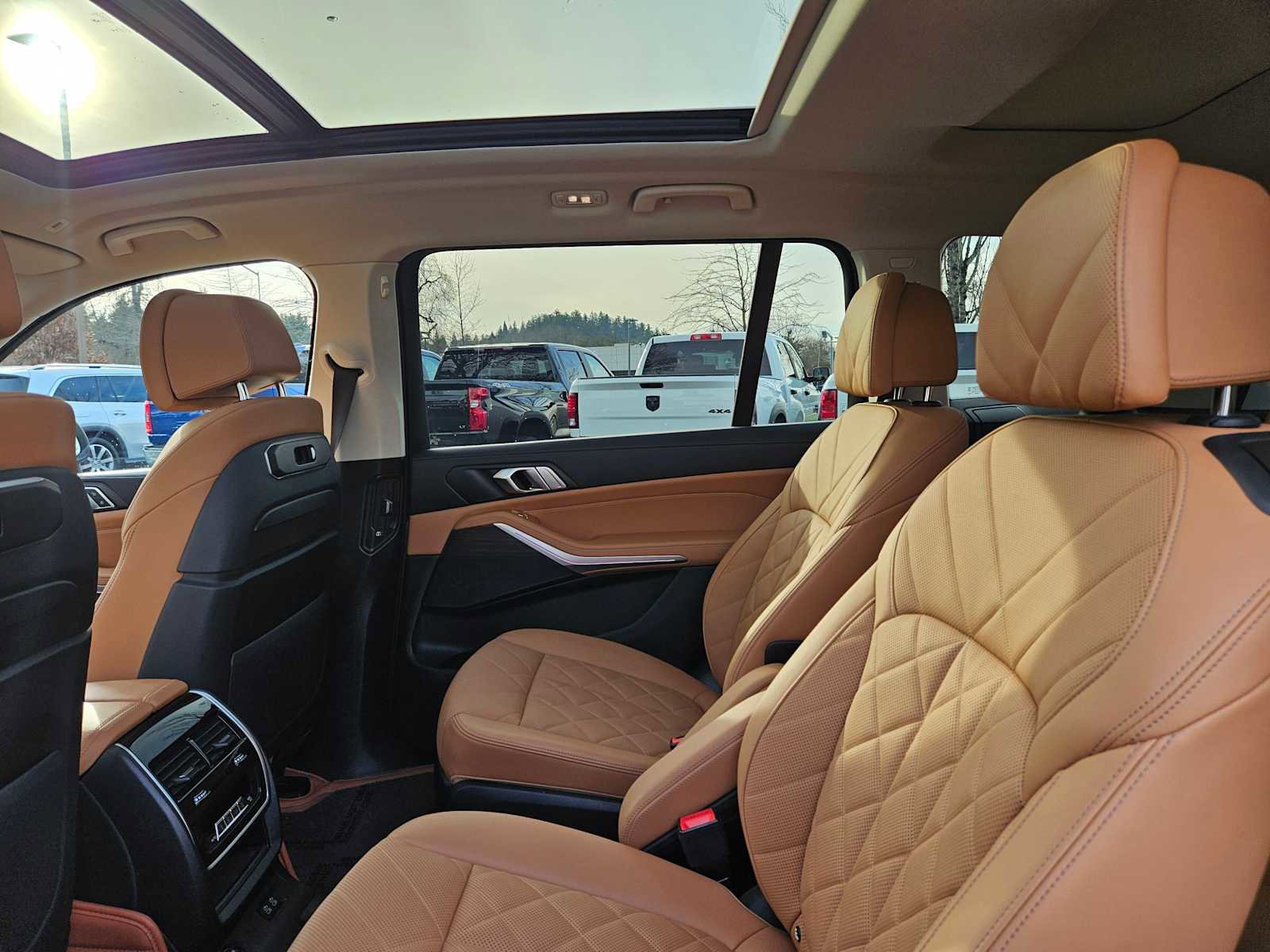 Used 2023 BMW X7 xDrive40i w/ Parking Assistance Package image 19