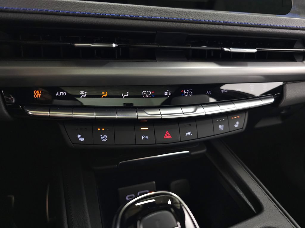 Used 2025 Cadillac XT4 Sport FWD image 33