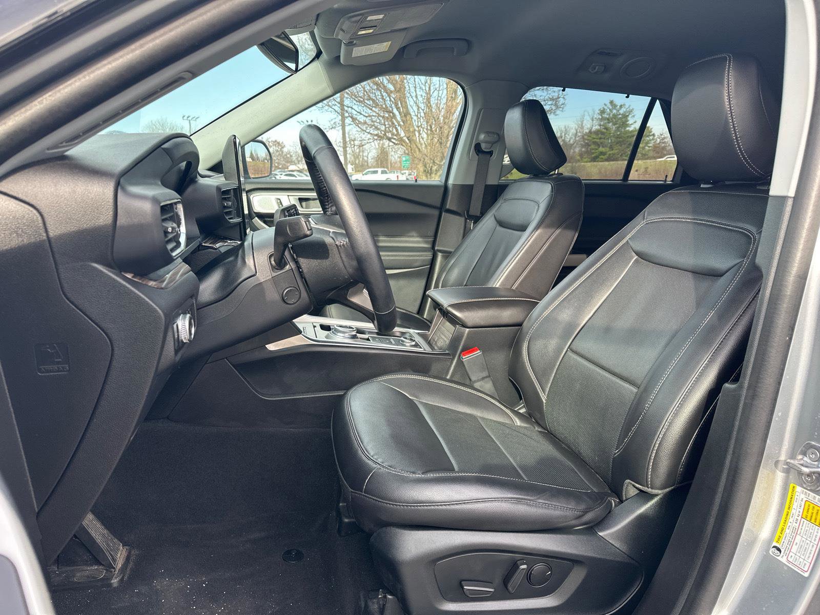 Used 2022 Ford Explorer Limited w/ Limited Technology Package image 7