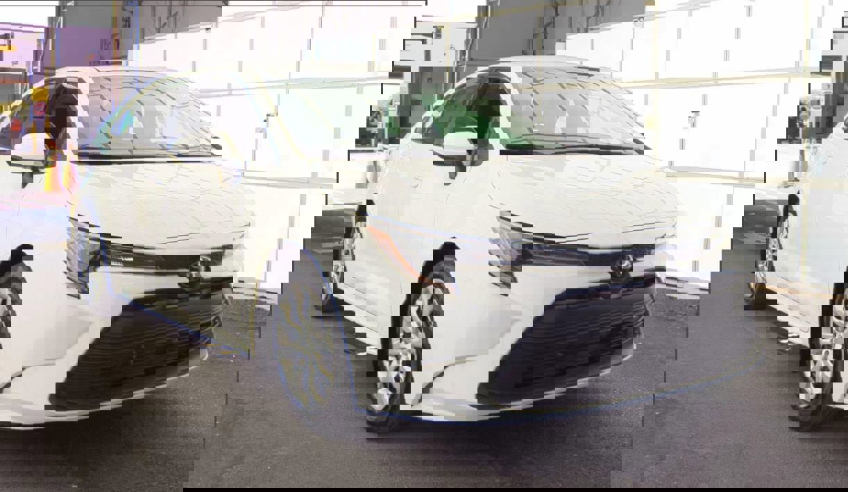 Used 2024 Toyota Corolla LE image 2