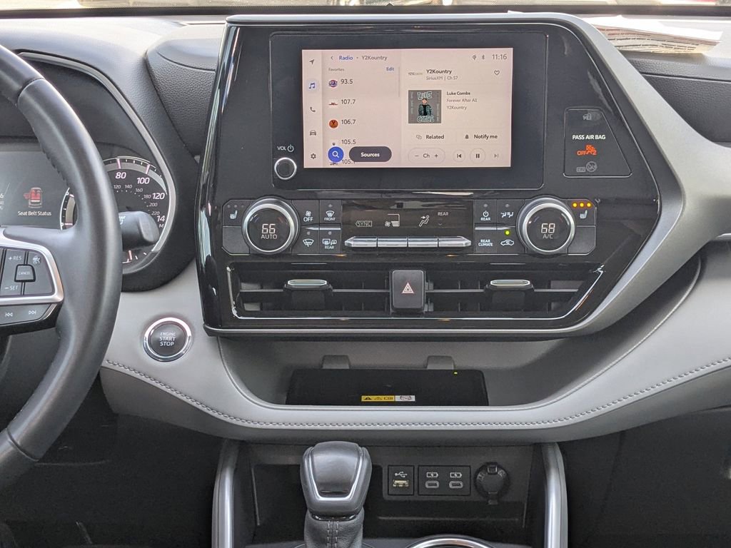 Used 2023 Toyota Highlander XLE image 17