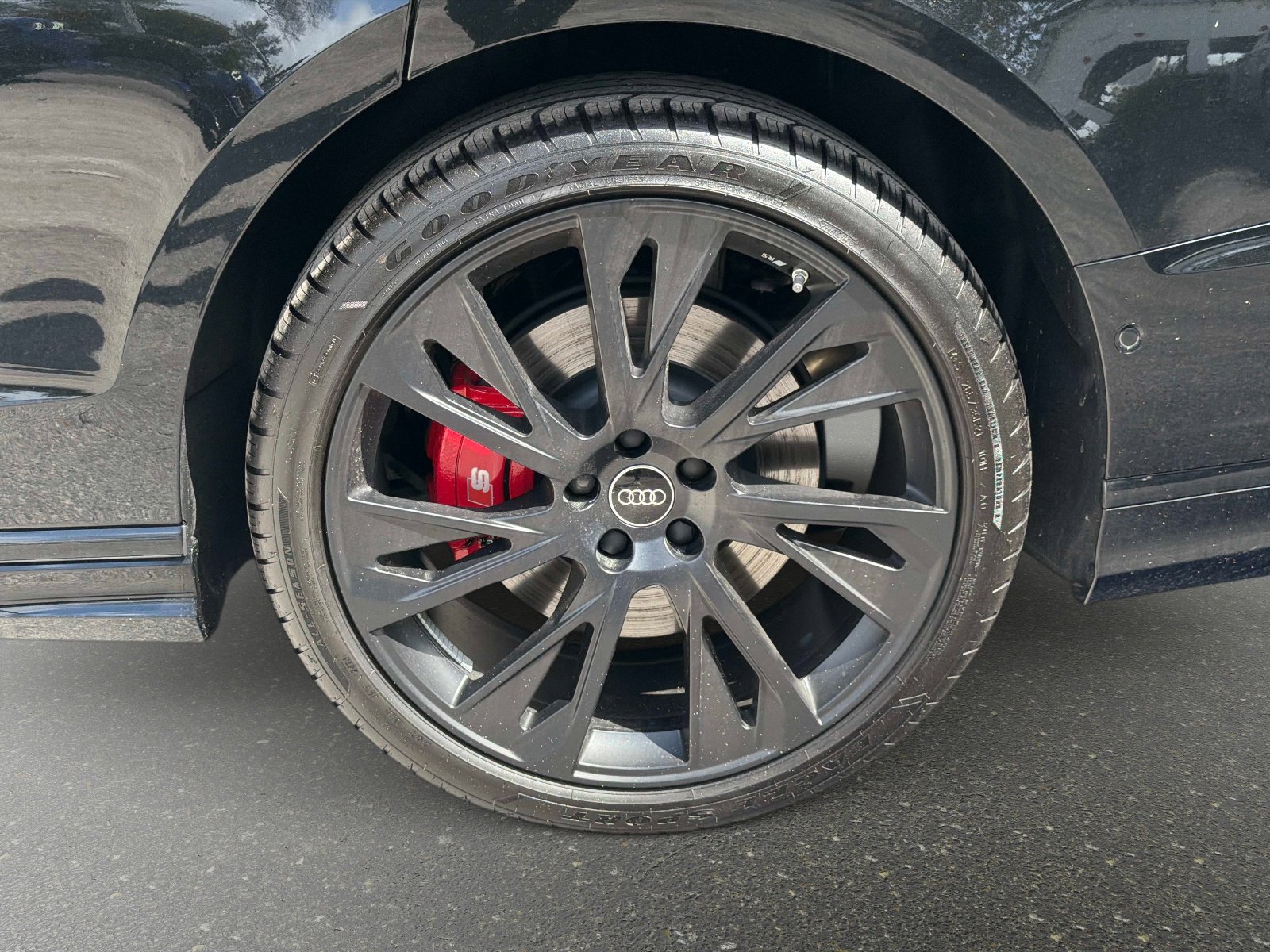 Used 2025 Audi S8 4.0T image 13