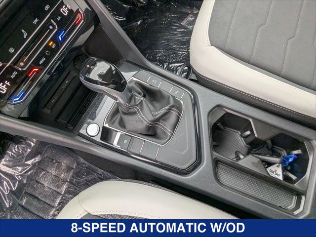 New 2025 Volkswagen Taos SE image 15