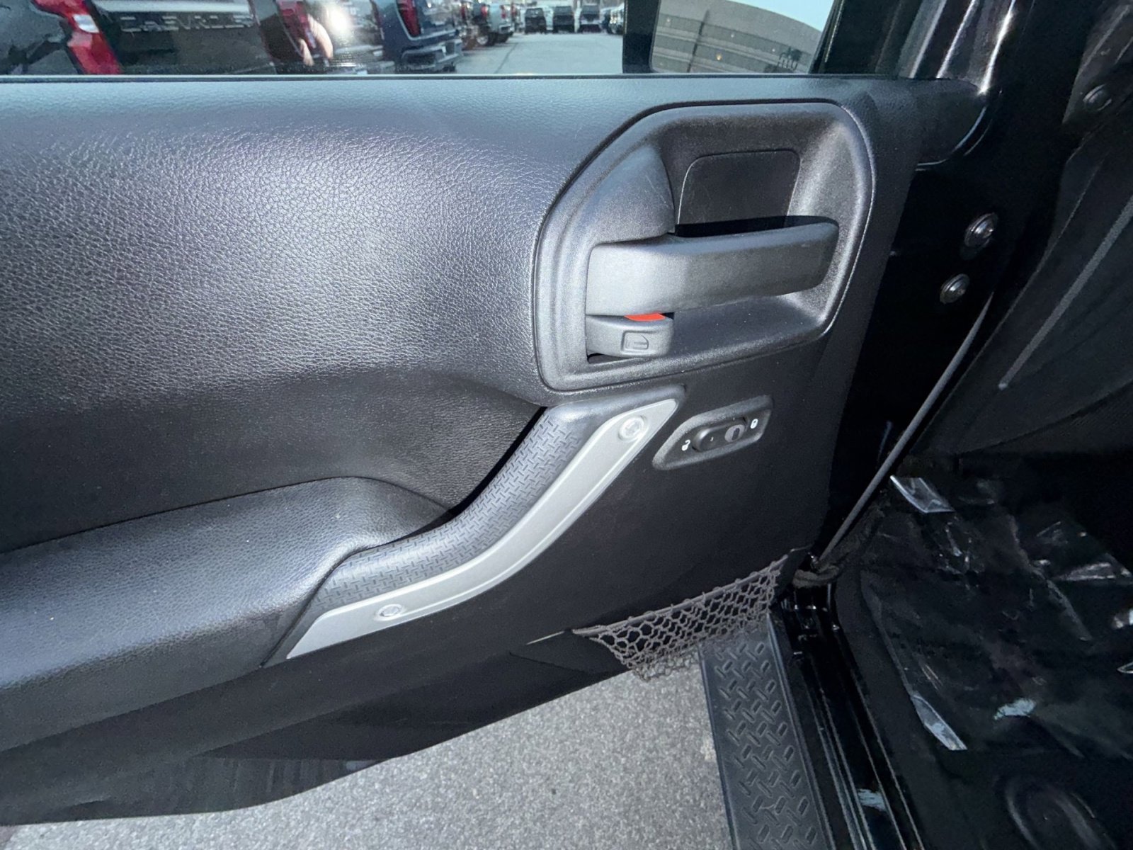 Used 2016 Jeep Wrangler Unlimited Sahara w/ Connectivity Group image 15