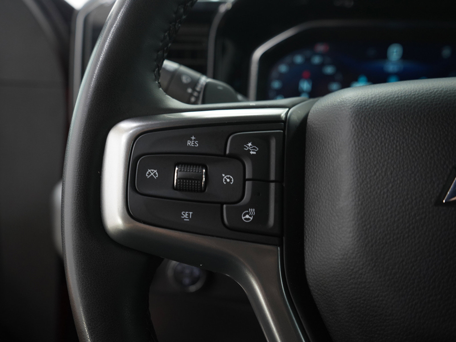 Used 2024 Chevrolet Silverado 1500 LTZ AWD/4WD image 29