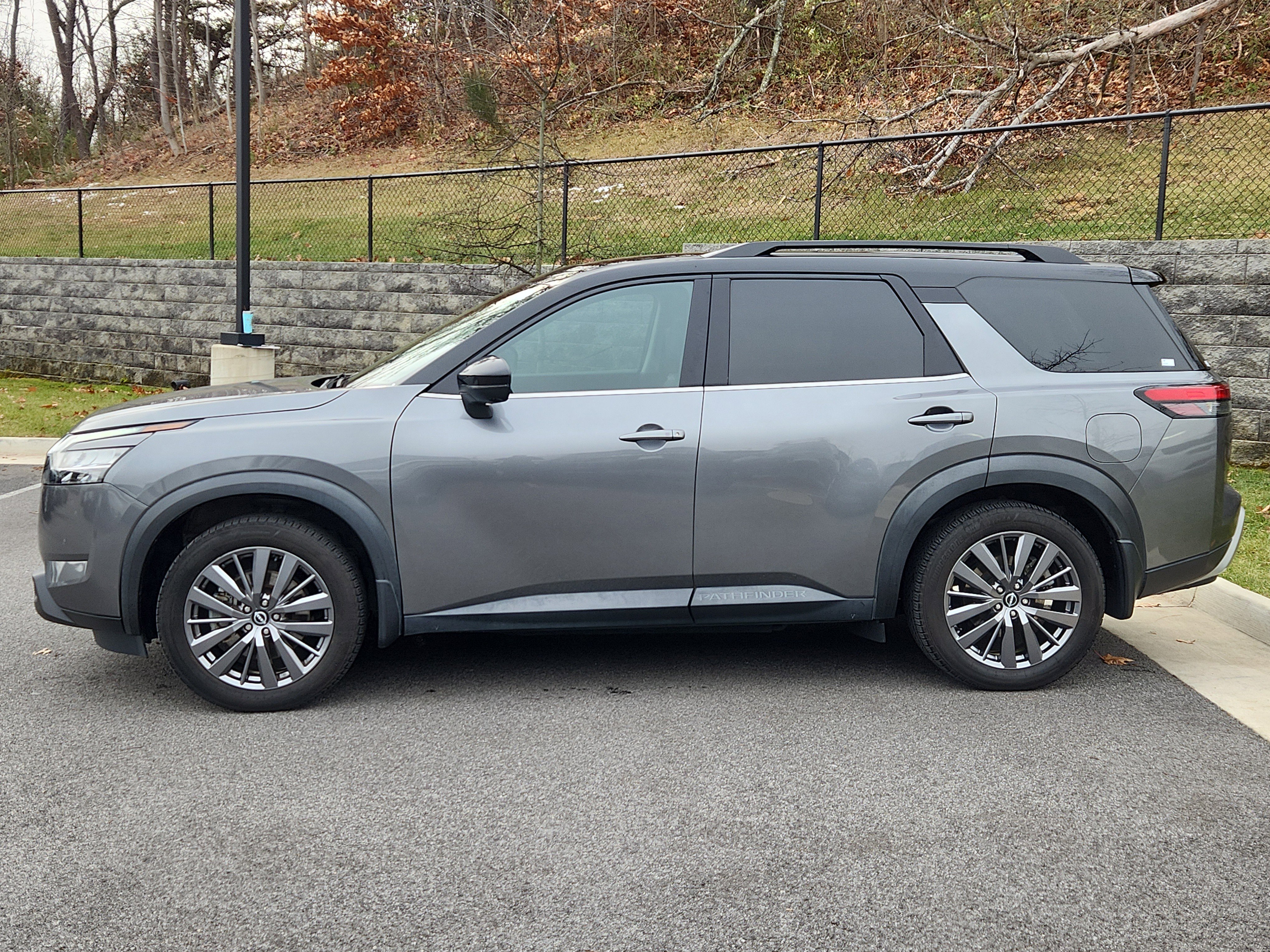 Used 2022 Nissan Pathfinder SL w/ SL Premium Package image 6