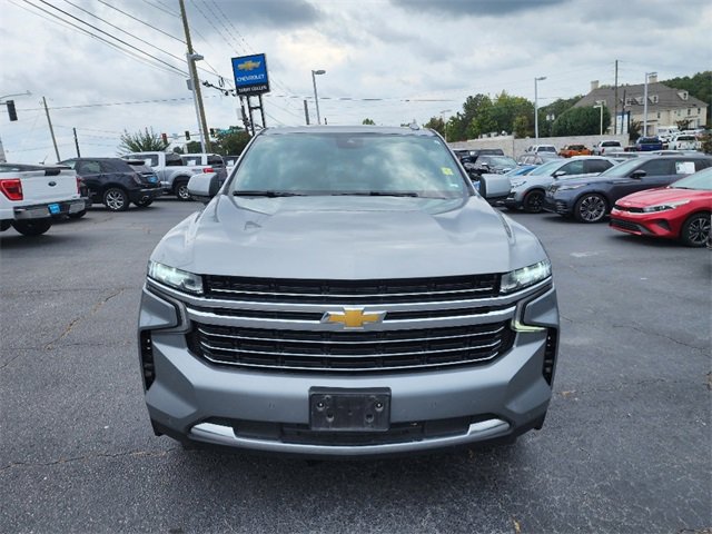 Used 2023 Chevrolet Suburban LT image 2