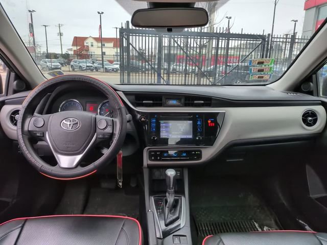 Used 2018 Toyota Corolla LE image 11
