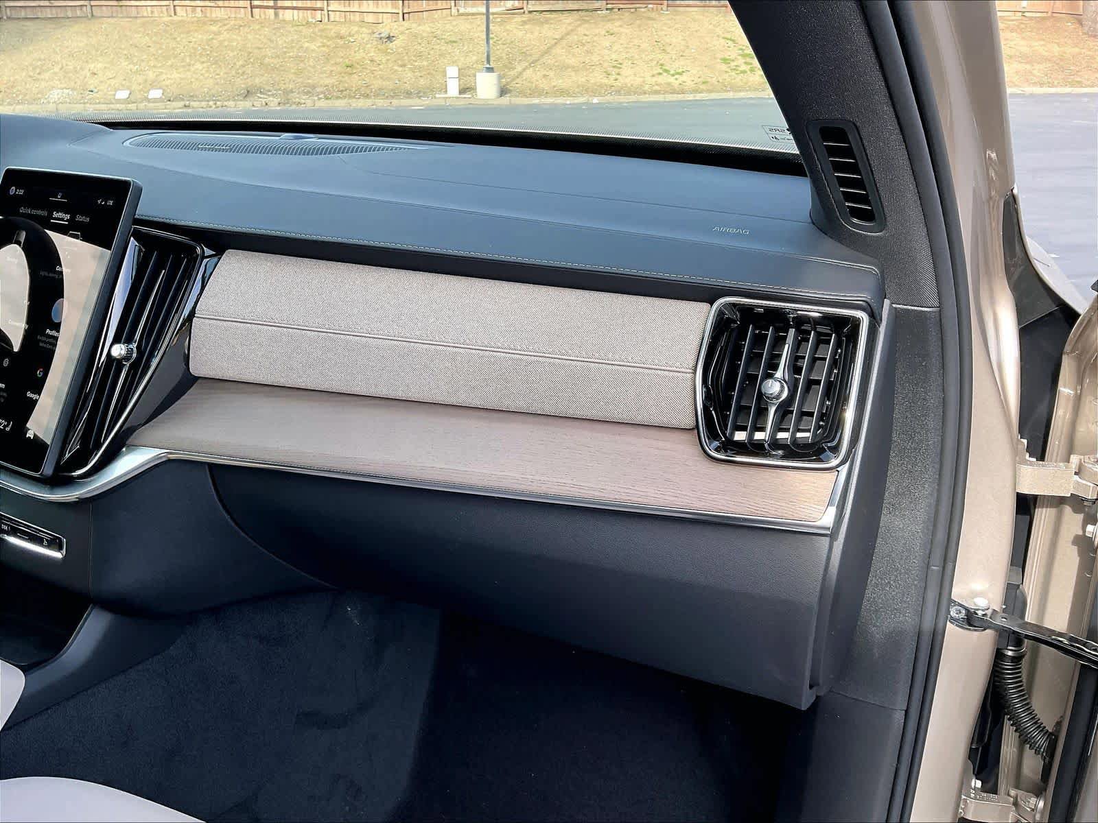 New 2026 Volvo XC90 T8 Plus w/ Protection Package Premier image 29