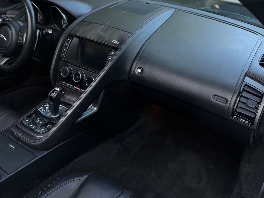 Used 2016 Jaguar F-TYPE R image 32