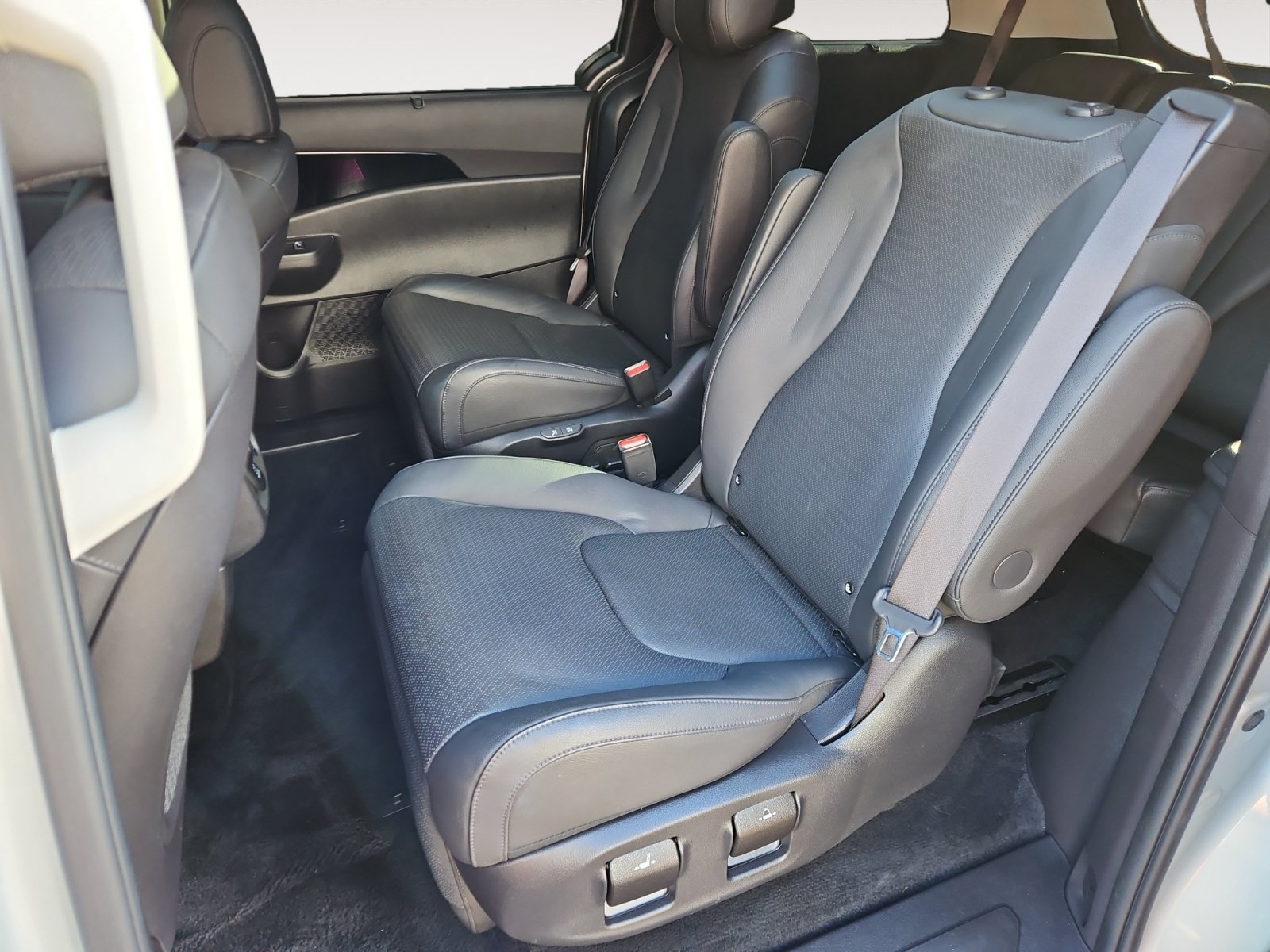 Used 2025 Kia Carnival SX Prestige FWD image 15