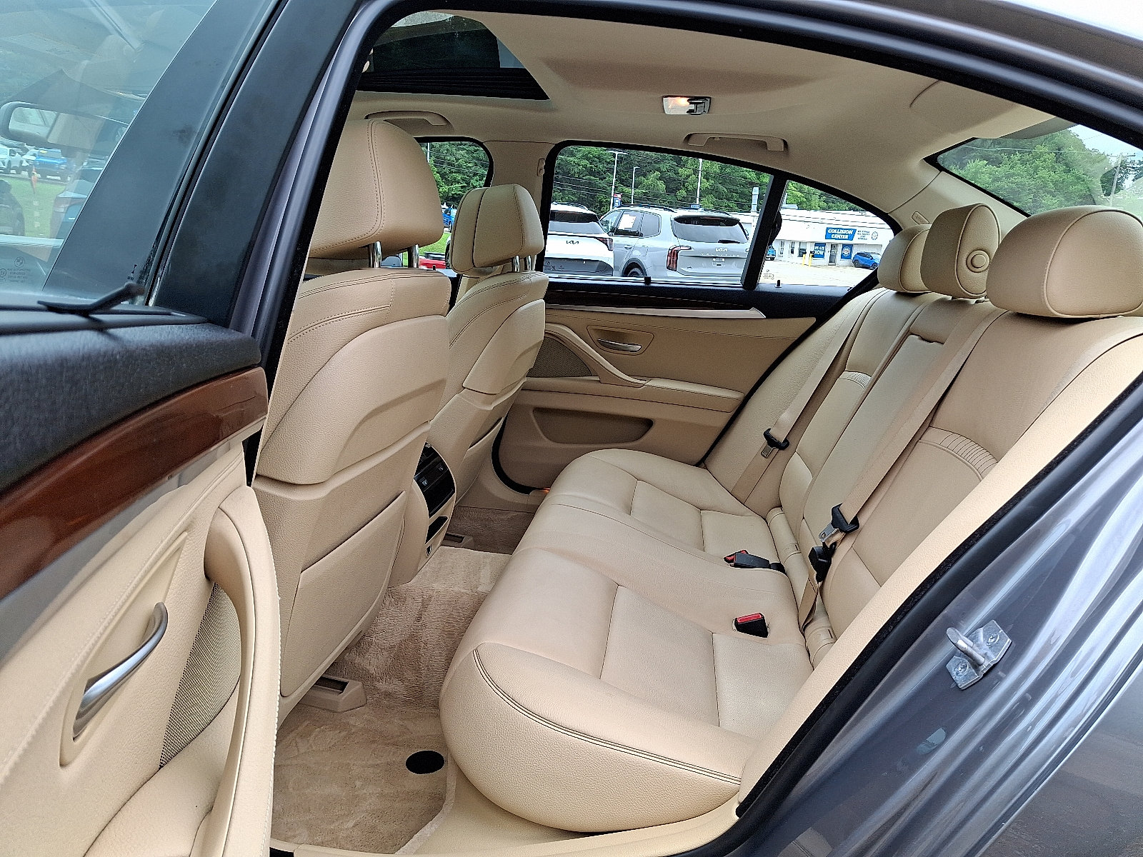 Used 2015 BMW 550i xDrive Sedan AWD/4WD image 10