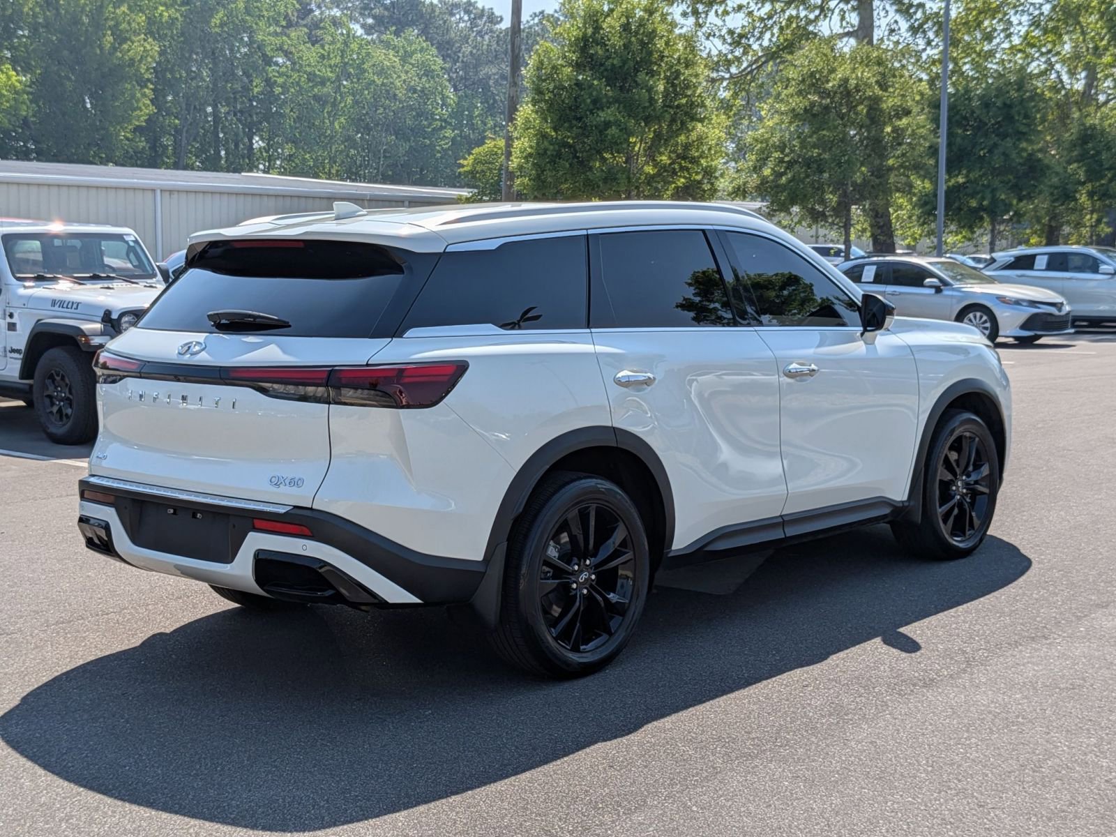 Used 2023 INFINITI QX60 Luxe w/ Cargo Package image 3