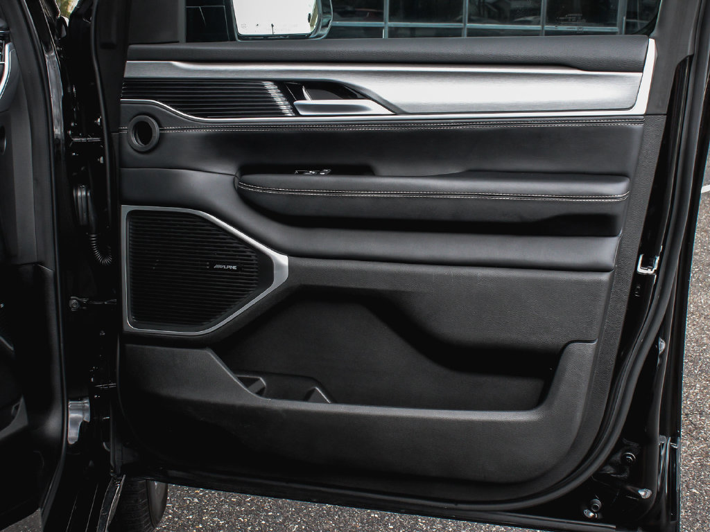 Used 2025 Jeep Wagoneer 4WD image 13
