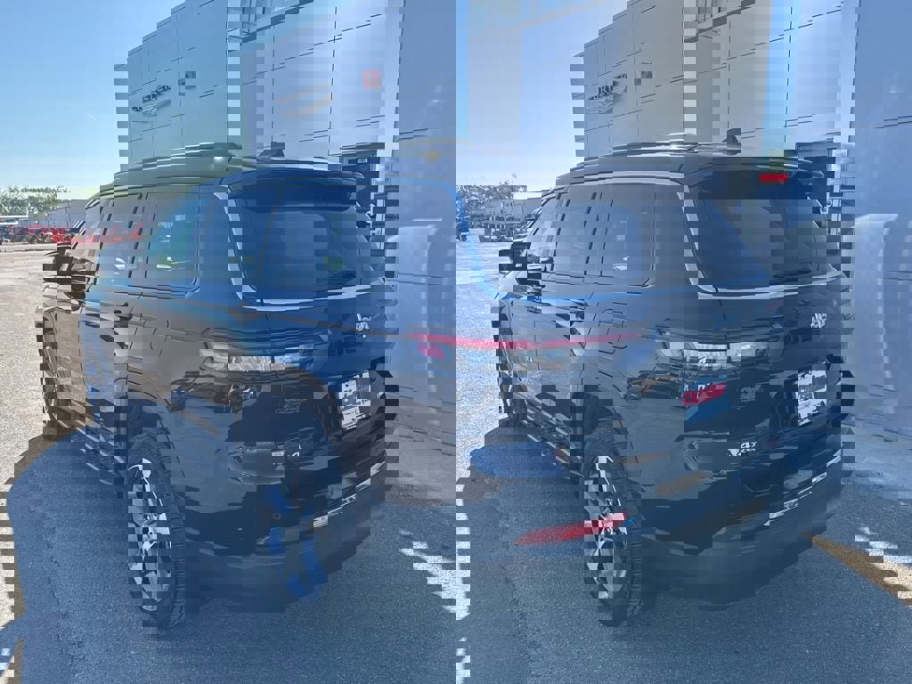 Used 2024 Jeep Grand Cherokee L Limited w/ Luxury Tech Group II image 8