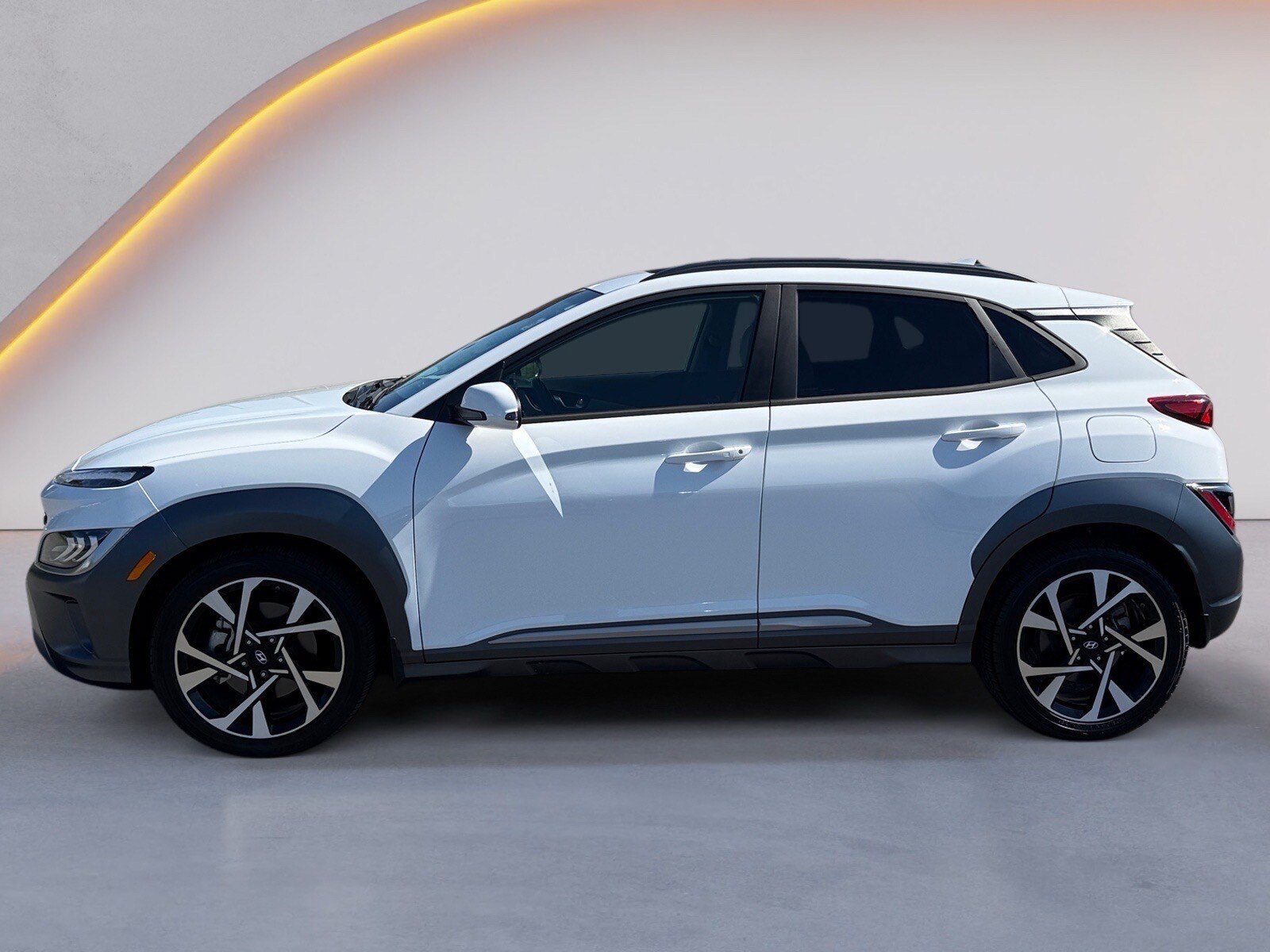 Used 2022 Hyundai Kona Limited w/ Winter Weather Package AWD/4WD image 6