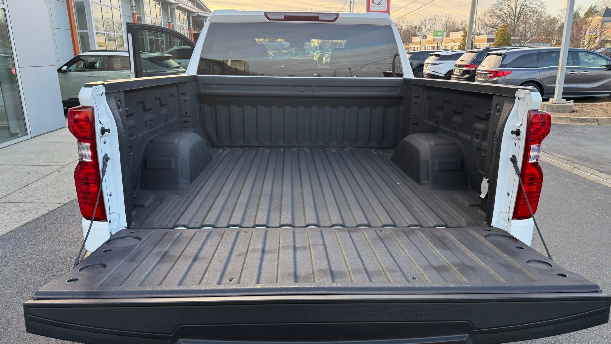 Used 2023 Chevrolet Silverado 1500 Custom image 28