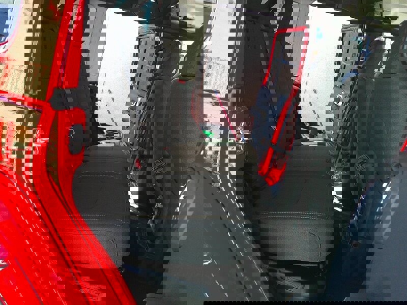 Used 2025 Jeep Wrangler Unlimited Sahara image 15